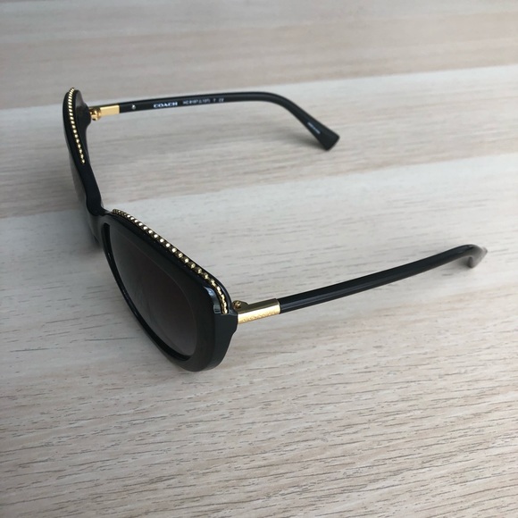 Women’s Coach sunglasses. - Picture 4 of 5